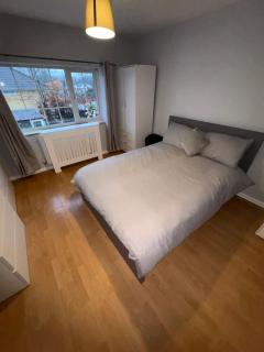 Cosy room 4 T Gatwick - 9