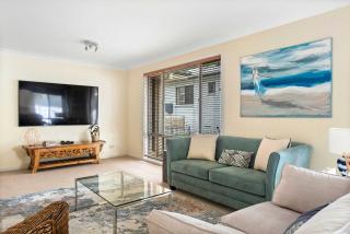 The Lake House - lakeside retreat w. pool & views - 2