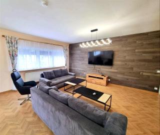 OVER RIVER near FRANKFURT- 4 ROOMS- 6 BEDS- FREE PARKING- AC - 8