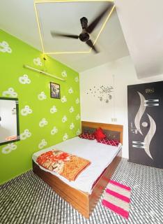SP guest house 1,5 km from kashi vishawanath - 6