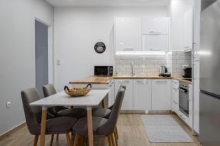 Athens Hill Suite 2 - 2