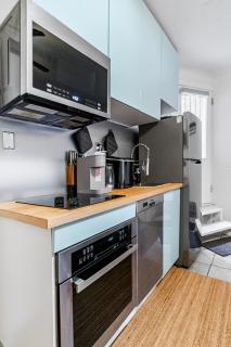 Cozy 2 Bedroom 2 Bathroom with Parking - 5