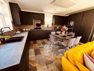 2-Bed Coastal Haven with Private Hot Tub - 1