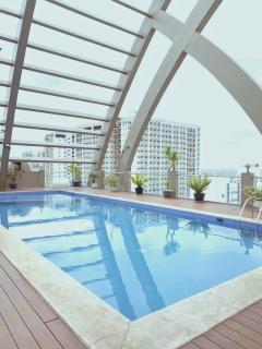 Cozy 2 BR 2 Bath Condo with Netflix and Karaoke near MRT EDSA - 4