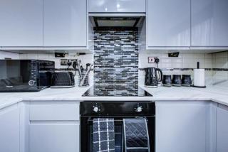 Comfortable 2BR in Stratford Work & Unwind - 1