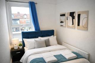 4BDR Contractor hub - sleeps 7 - free on street parking - 8