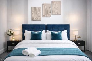 4BDR Contractor hub - sleeps 7 - free on street parking - 5