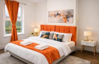 4BDR Contractor hub - sleeps 7 - free on street parking - 2