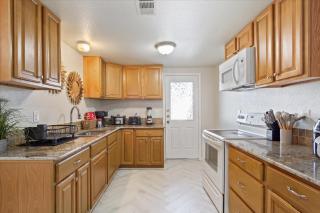 Joy RV Resort Bungalow - 4