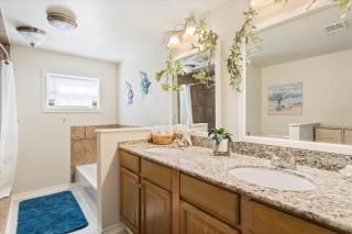 Joy RV Resort Bungalow - 6