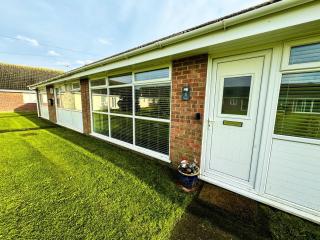 Dog Friendly Kessingland Chalet | Coastal Retreat - Kessingland - 7