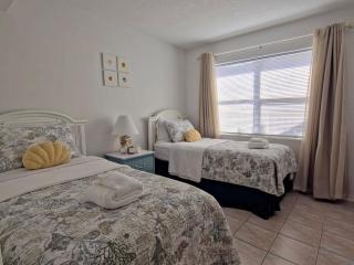 Steps to the Sand - Private Beach Access & BBQ Grill - 7