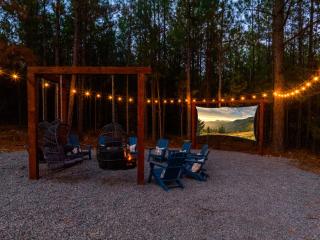 Luxury Retreat, Glow Pickleball, Backyard Cinema, Sauna and Game Room - 2