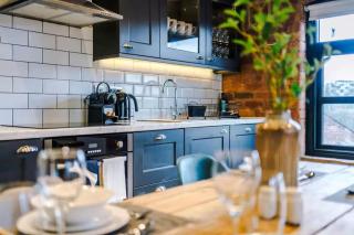 Luxury 2BR Apt - Bricked Modern Apartments - Leeds - 8