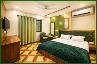 Near Mahakaleswar Jyotirlinga Temple Hotel Premium Raj #DMD Palace - Near Mahakal Lok Temple , Fully Air Conditioned Hotel Without Restrurent Lift And Parking Facilities , Best Hotel In Ujjain - 8