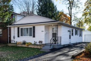 Modern & Quiet Suburban Ranch Mins to Dtwn and Stores - 1