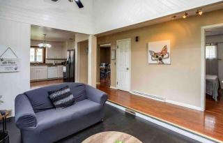 Enjoyable Home by Airport and Dwtn - 8