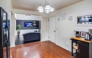 Enjoyable Home by Airport and Dwtn - 5