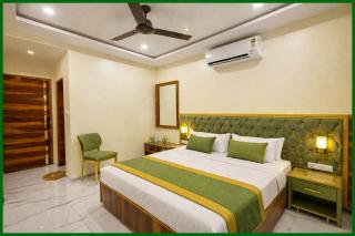 Near Mahakaleswar Jyotirlinga Temple Hotel Premium Raj #DMD Palace - Near Mahakal Lok Temple , Fully Air Conditioned Hotel Without Restrurent Lift And Parking Facilities , Best Hotel In Ujjain - 2