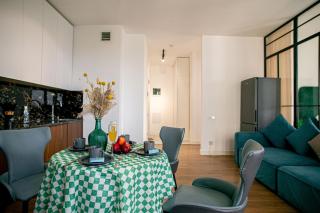 Евротрёшка с двумя спальными зонами рядом с ТРЦ MEGA - 1