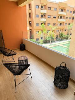 Elegant apartment with pool, highly desirable area - 4