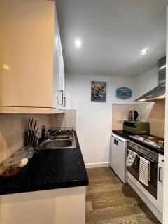 Studio with Parking & Shops at Your Door - 9