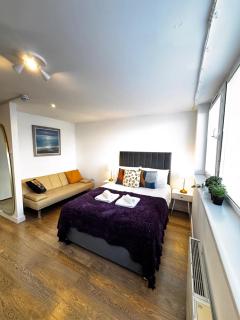 Studio with Parking & Shops at Your Door - 1