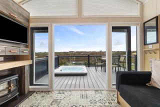 Ty Poppy at Noble Court with Hot Tub - 0