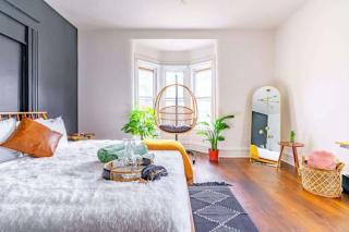 Jungle House Chillicothe Sleeps 12 Downtown Ohio Free Parking - Walk to Historic District - 3BR Luxury Home - Pet Friendly - King Beds - Over 5,800 Five Star Stays - 4