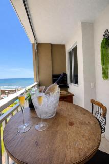 Apartamento Frente Mar, Churrasqueira, Piscina, Jacuzzi, 20 Minutos do Beto Carrero - 0