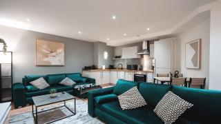 Leeds Penthouse - Sleeps 8 - Skyline View - 0