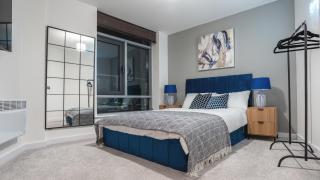 Leeds Penthouse - Sleeps 8 - Skyline View - 5