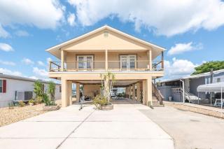 Waterfront St Johns River near springs with boat dock and water sports - 9