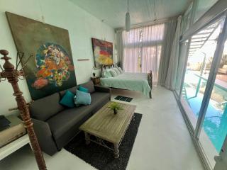 fascinating loft with swimming pool - 0