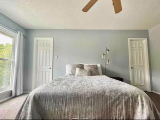 Spacious Bedroom with its own Private Bathroom Near Apple Compus and Shopping Center - 3