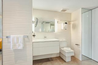 2 Mins to Beach with Ocean & Pool Views by Bocobay - 6