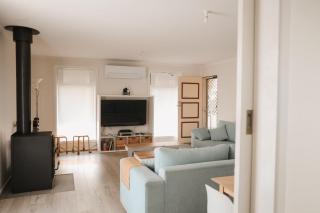 Family Unit 500m from Beach - 1