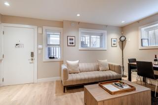 Modern Bright Suite Self Check-In - 8