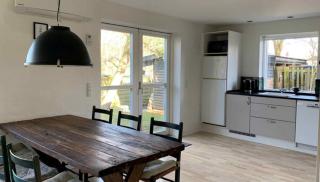 Bright Holiday Home In Green Surroundings - 4