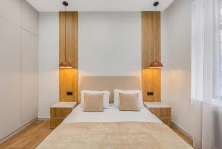 Stylish 2 Bedroom! French Balcony! City Center! - 4