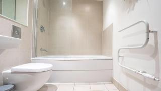 Central Flat with Balcony - Sleeps 14 - city views - 6