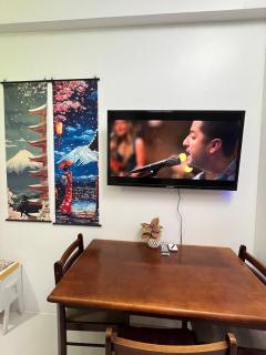 Near Vista Mall Taguig BGC with Overlooking Veranda Netflix Prime HBO Max and Pay Parking - Manila - 5