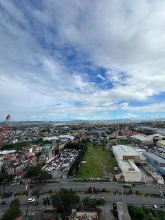 Near Vista Mall Taguig BGC with Overlooking Veranda Netflix Prime HBO Max and Pay Parking - Manila - 3