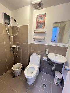 Near Vista Mall Taguig BGC with Overlooking Veranda Netflix Prime HBO Max and Pay Parking - Manila - 1