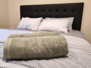 Sunnybank Hills Modern 2-Bedroom Suite with Kitchen - 8