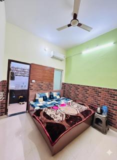 Shri Radha Krishna ji Guest House - 0