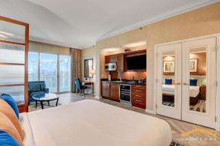 MGM Signature-38-615 Strip View Balcony Studio - 3