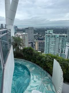Modern Condo in Makati with Stylish City Escape - 5
