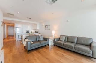 Breeze 2 Beach Front Apartment Prime Location - 1