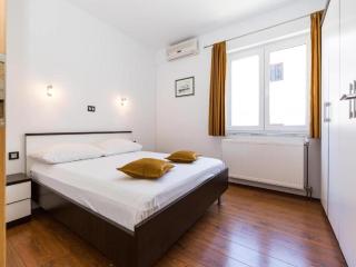 Cosy apartment in Obrovac with spa bath - 8